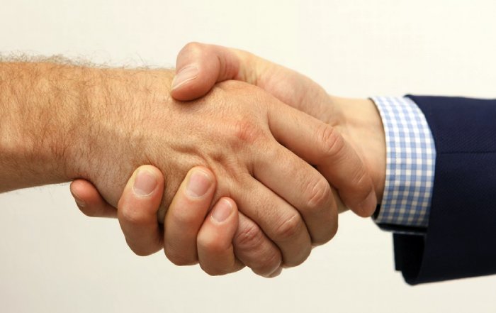 Article Image for Traditional Banks Embrace Strategic Fintech Partnerships